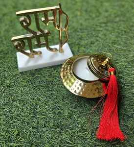 Lampe Diya en métal antique doré fait à la main pour Diwali et mariages Coffret cadeau d'affaires personnalisé deux paons WAX URLI - Product Image 4