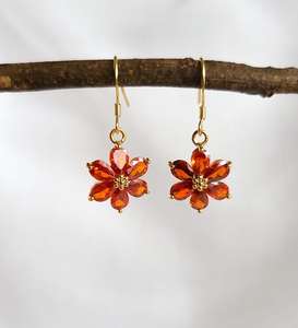 Boucles d'oreilles à crochet en forme de fleur rouge ambre, rubis rouge naturel, argent sterling plaqué or 18 carats, coupe poire, style vintage victorien - Product Image 3