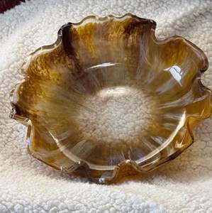 ชามเรซิ่นที่ผสมผสานสีสันอย่างงดงาม สร้างสรรค์ภาพลักษณ์ศิลปะที่เพิ่มความหรูหราให้กับการตกแต่งโดยรอบ - Product Image 3