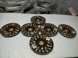 Ensemble de dessous-de-verre en incrustation de nacre Golden Crescent Custom Classic avec un style en nacre pour la décoration festive de la maison - Product Image 6