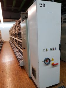 เครื่องปั่นด้าย Menegatto 1500 Mono Covering Machine 192 แกนหมุน ความเร็วสูง 32000 รอบต่อนาที กระสวยขนาด 140 มม. กำลังไฟ 15/25 กิโลวัตต์ สำหรับไลคร่าและไนลอน - Product Image 3