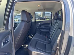 CLEAN 2022G-Can_y _ On AT4 Crew Cab 4WD con cuero - Product Image 2