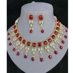 Atractivo conjunto de collar Kundan chapado en oro, pendientes para mujer, joyería de diseñador para boda y fiesta - Product Image 1