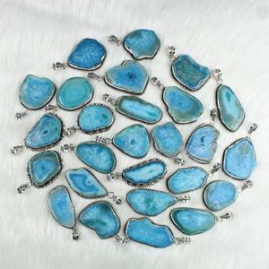 จี้ชิ้นหินควอตซ์พลังงานแสงอาทิตย์สีฟ้าขัดเงามากสำหรับผู้หญิงขายส่งชิ้นอัญมณี - Product Image 2