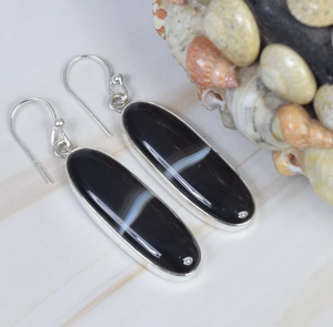 Ágata con bandas 925 Plata de ley Piedra preciosa Gancho Pendiente Forma ovalada Joyería hecha a mano Precio directo de fábrica Joyería al por mayor - Product Image 1
