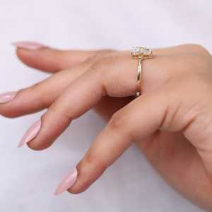 Anillo de Compromiso con Diamante Cultivado en Laboratorio, Corte Ovalado, Tipo Pera, en Plata de Ley/Platino, Claridad VS1, Elegante - Product Image 1