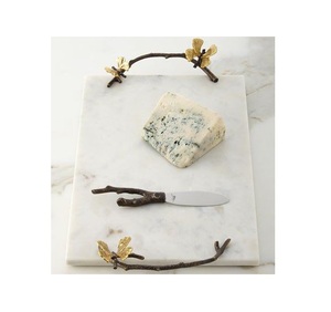 Planche à fromage décorative artisanale en bois de marbre parfaite pour servir des fromages, des fruits, des craquelins et de la charcuterie dans un style vintage - Product Image 4