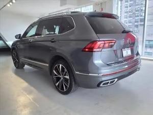 Intérieur sombre pour SUV 2024, propre et neuf, caméra intégrée, conçu pour la sécurité, le confort et l'innovation moderne - Product Image 2