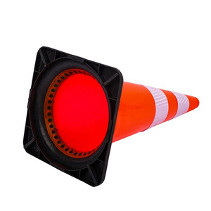 Cône de sécurité routière extérieur stable en caoutchouc du Pakistan avec bande réfléchissante brillante sur base en plastique - Product Image 4