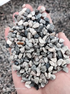 Gris foncé gris clair dégringolé galet pierre époxy sol résine lié surface agrégat béton gravier gris application extérieure - Product Image 4