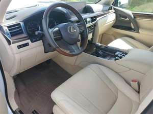 LEXUS 570 BLANC 2021 - Product Image 3