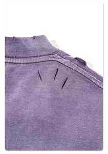 เสื้อยืดสำหรับผู้ชายดีไซน์สีทึบพิมพ์ลายสกรีนผ้าไหมด้านหน้าสไตล์ทางการผ้าถักแบบเป็นทางการ - Product Image 2