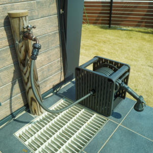 Enrouleur de tuyau d'arrosage rétractable à haute pression en plastique de 20 mètres avec buse réglable montable au mur anti-abrasion-Japan Factory - Product Image 6