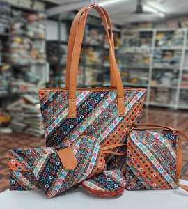 Sacs fourre-tout en coton personnalisés avec plusieurs sacs pochette en coton, trousses de toilette et fabriqués avec des tissus en coton imprimés - Product Image 4