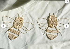 Décoration murale en rotin bourdon d'abeille - Product Image 5