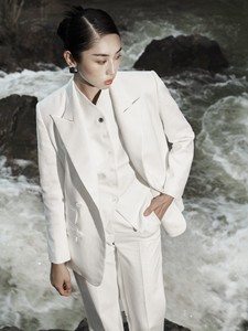 เสื้อสูทสตรีแบบหรูหรามีกระเป๋าด้านหน้าของ2024เสื้อเบลเซอร์หยักผ้าทอสีขาวขาวสไตล์เวียดนาม - Product Image 2