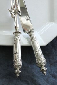 Juego de cubiertos grabados de diseño de acero inoxidable de Calidad exclusiva con hermosos mangos de resina crema perfectos para regalar - Product Image 6