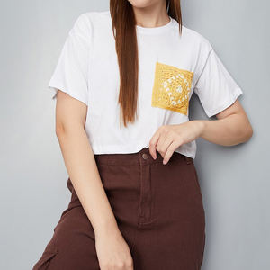 Camiseta de manga corta bordada para mujer de Color único de alta calidad, camiseta con logotipo bordado de tamaño y diseño personalizado para mujer - Product Image 4