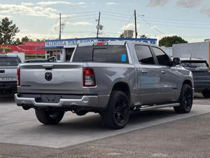 MEILLEURES PERFORMANCES – Véhicules d'<span class=keywords><strong>occasion</strong></span> : Ram 1500 Crew Cab Big Horn Pickup 4D 5,5 pieds, modèle 2022, prêts à être expédiés dans le monde entier - Product Image 5