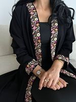Robe de mariée islamique élégante et éco-responsable à manches longues, brodée de dentelle florale, abaya avec hijab inclus, chaussures et sacs en dentelle