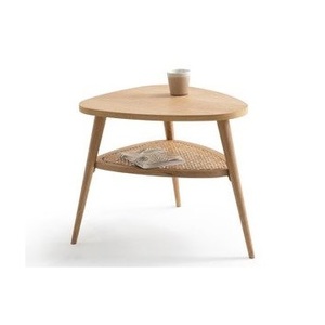 Table basse élégante et minimaliste en bois au design moderne, parfaite pour les maisons élégantes et les intérieurs de salon contemporains - Product Image 3