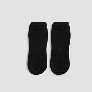 Chaussettes courtes sportives ShieldFlex personnalisables noires, antibactériennes, compressives, respirantes, en fibre de bambou, imprimées, ODM - Product Image 2