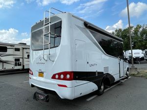 Autocaravana de Lujo USADA de 2016 a un Precio Razonable para Acampar, con Capacidad para 4-6 Personas, Emisión EURO 5, Color Blanco - Product Image 5