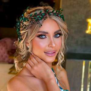 Serre-tête Bridella BHP65 en strass rouge avec fleurs élégantes - Confortable et maintien sûr pour mariages, bals de promo et événements formels - Product Image 6