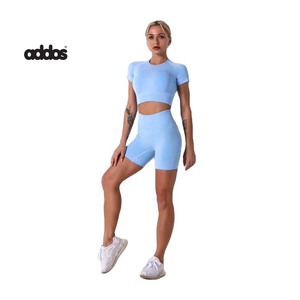 Vente en gros Ensemble t-shirt et short de haute qualité Ensemble deux pièces Vêtements pour femmes Short et chemise avec logo personnalisé - Product Image 5