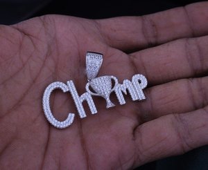 Colgante de Plata de Ley 925 con Letra Personalizada Iced Out, Diamante VVS Moissanita Brillante de Corte Redondo, Estilo Drip de Alto Brillo, Unisex - Product Image 5