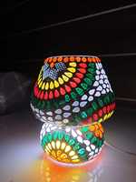 Lampes de table et lampes suspendues en mosaïque de verre cylindrique, fabriquées sur mesure par des artisans pour les magasins de décoration intérieure