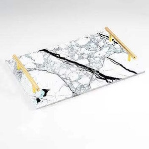 Diseño de resina Aspecto moderno de lujo con asas doradas para el hogar Hotel y uso de regalos Bandeja de resina para servir - Product Image 5