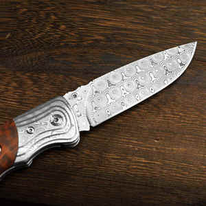 Cuchillo plegable con mango de madera de acero damasco de calidad superior | Cuchillos Damasco para exteriores Logotipo personalizado - Product Image 4