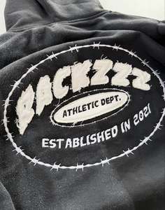 Conjunto de chándal de dos piezas unisex PACKZZ Conjunto Atlético Sudadera con capucha y pantalones de jogger. Elegante ropa deportiva negra con logotipo blanco - Product Image 4