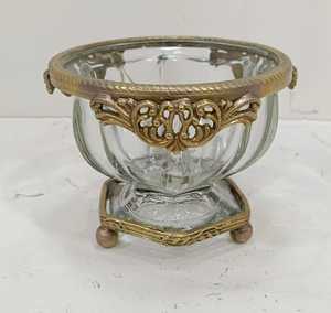 Bol à glace en laiton antique avec design et taille personnalisés pour les occasions festives - Product Image 1