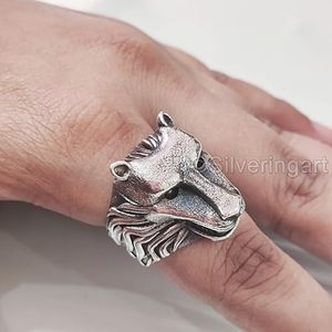 Bague pour homme, bande unie, argent, bague loup, artisanat détaillé, tête d'animal, fabrication artisanale, bijoux personnalisés, bague en argent massif 925 - Product Image 2