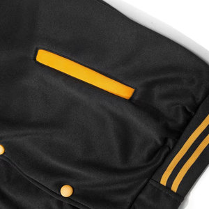 Blouson universitaire premium unisexe avec logo brodé sur la capuche, style universitaire tendance, streetwear, en toile 100% coton matelassé - Product Image 5