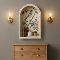 Étagère murale vintage en bois cintrée avec motif oiseaux et fleurs, cadre sculpté décoratif crème, étagère murale de présentation, décoration de maison de style ferme