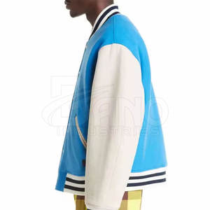 Chaqueta Universitaria de Invierno para Hombre con Logotipo Personalizado en la Parte Delantera, 100% Algodón, Secado Rápido y Transpirable, Hecha en Pakistán - Product Image 4