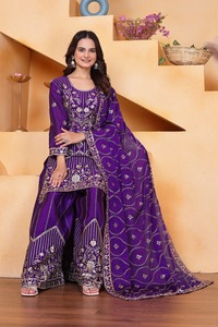 Costume Sharara bleu en soie Chinon doux avec travail fantaisie ethnique pour fête exclusive mariage Diwali Festival porter les femmes les plus vendues - Product Image 2