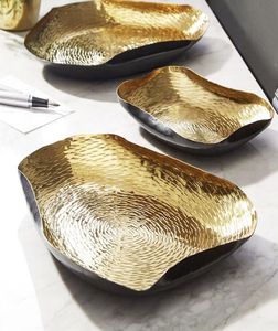 Bol en laiton design avec détails culturels utilisés dans les espaces spirituels des maisons traditionnelles ou des événements festifs - Product Image 1