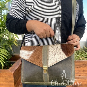 Bolsos cruzados de mano de piel de vaca a la moda personalizados al por mayor para mujer, bolsos de hombro de lujo de diseñador de piel hechos a mano - Product Image 1