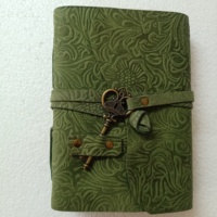 Journaux clés en cuir en relief de fleurs sur mesure fabriqués avec du vieux papier bordé d'aspect antique en taille 5*7 pouces