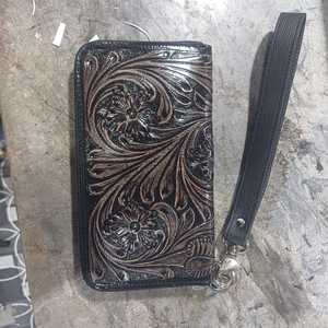 กระเป๋าสตางค์หนังวัวแท้ทรงยาวสไตล์ตะวันตก ลายดอกไม้ งานแกะสลักด้วยมือ กระเป๋าคลัทช์สไตล์โรดีโอ หนังเคลือบแข็ง แบบวินเทจ สำหรับทุกเพศ ขายส่ง - Product Image 1