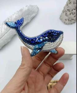 Porte-clés élégant en perles, broderie à la main, magnifique motif en perles, à utiliser pour la voiture et comme breloque pour sac, fabriqué à la main en Inde. - Product Image 2