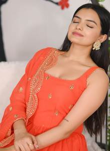 Hermoso vestido con secuencia de trabajo bordado - Product Image 2