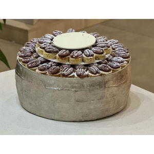 Bol à chocolat de forme ronde en fil de métal doré de qualité de luxe Nouveaux desserts de table luxueux Bonbons Bol de serveur au chocolat en vente - Product Image 5