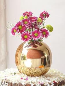 Vase en métal doré élégant avec finition décorative Pièce maîtresse parfaite pour le bureau à domicile moderne et la décoration de salon de l'Inde - Product Image 2