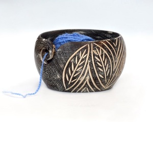 Cuenco de hilo gris de madera hecho a mano con cortador de trabajo y pintado a mano hermoso cuenco para tejer y ganchillo 7X7X4 - Product Image 6