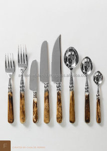 Ensemble de couverts élégants en or couteau à fromage fourchette épandeur en acier inoxydable avec poignées en résine parfait pour l'approvisionnement en ustensiles de cuisine élégants - Product Image 6